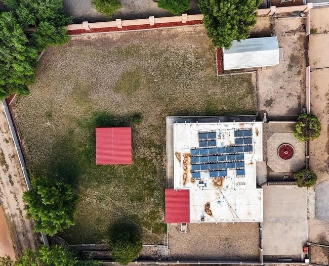 Building Photo - 501 Calle De