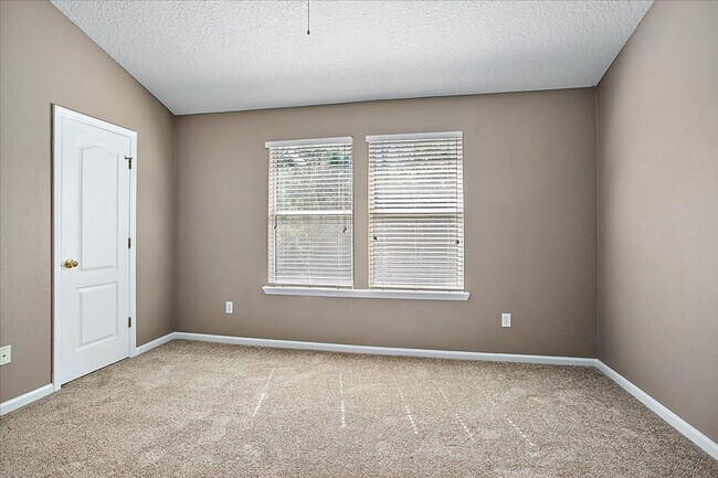 Building Photo - Beautiful Townhouse on preserve in highly ...