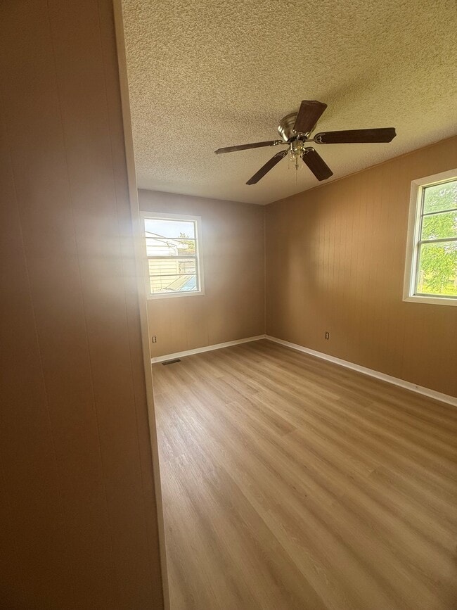 Building Photo - 2821 E Cardinal Dr