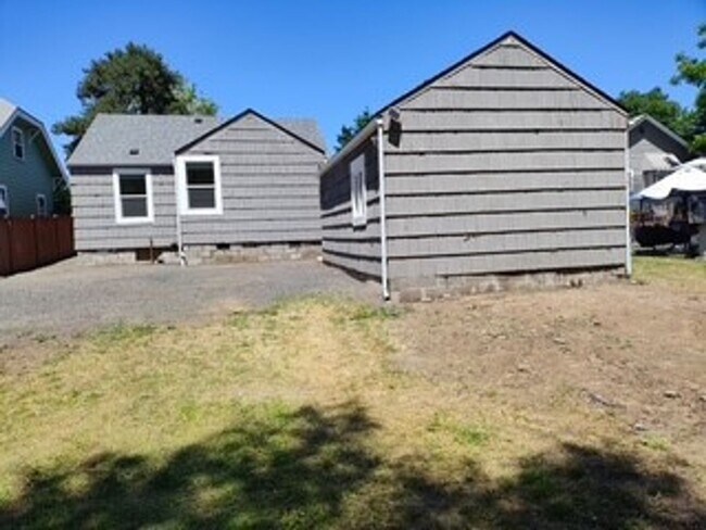 Building Photo - 2680 Edison St