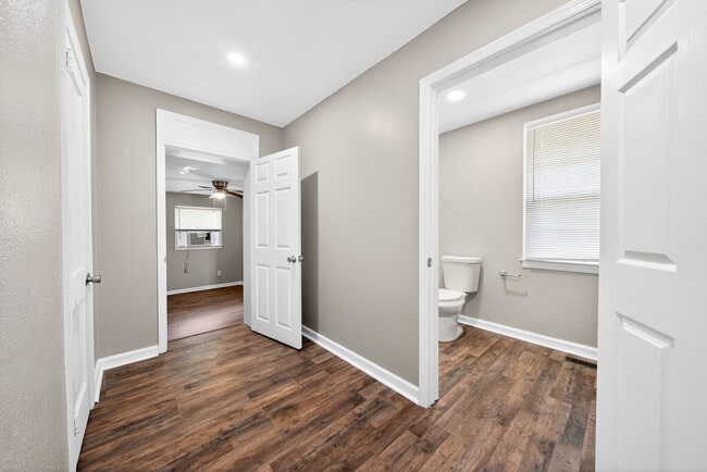 Building Photo - 2848 Blan St