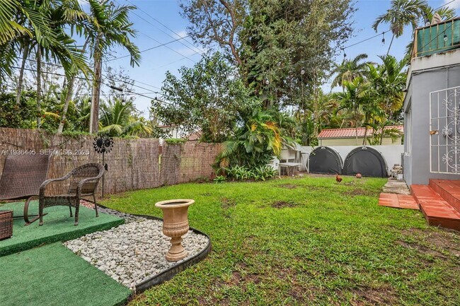 Building Photo - 135 South Dr