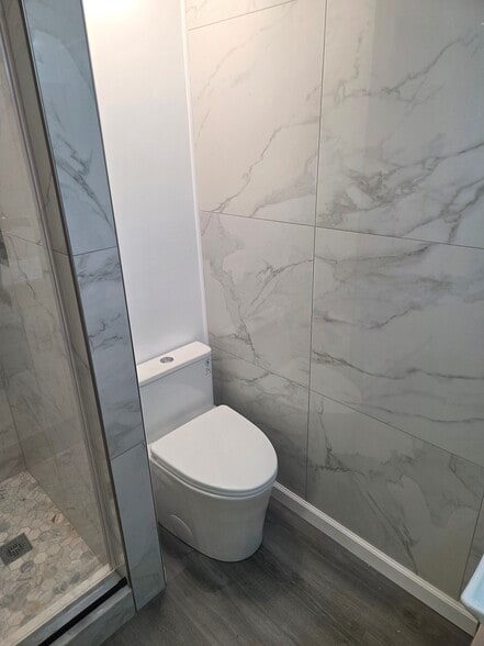 1st bathroom - 42 Davenport Rd