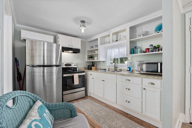 Building Photo - 347 Seabreeze Dr
