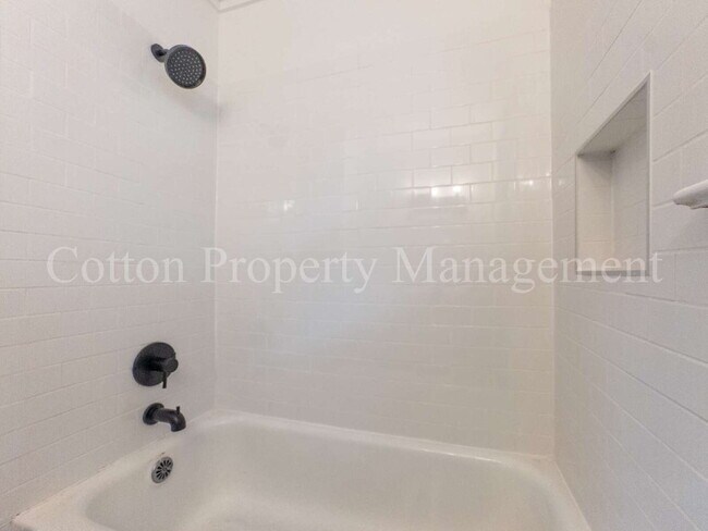 Building Photo - 417 N 13th St