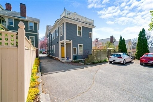 Building Photo - 22 Halsey St