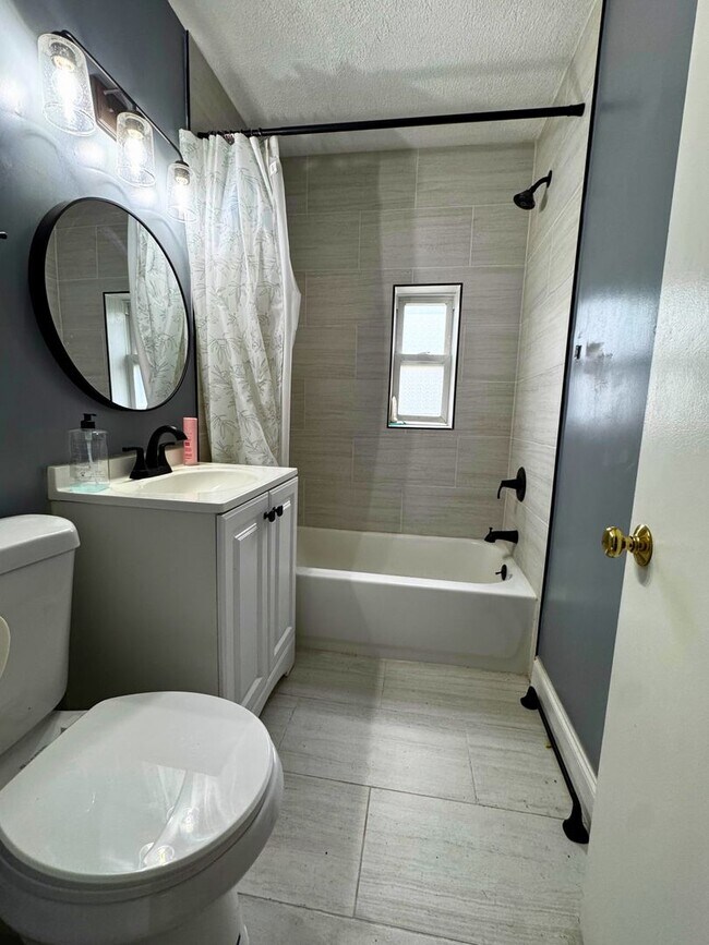 Building Photo - Welcome to your new 2 level TH style apartment home