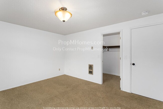 Building Photo - Cozy Two-Bedroom in Gresham - New Washer/D...