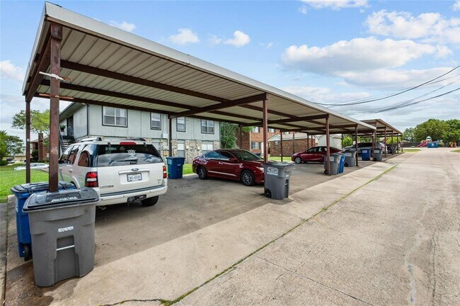 Building Photo - 5545 Brookview Ct