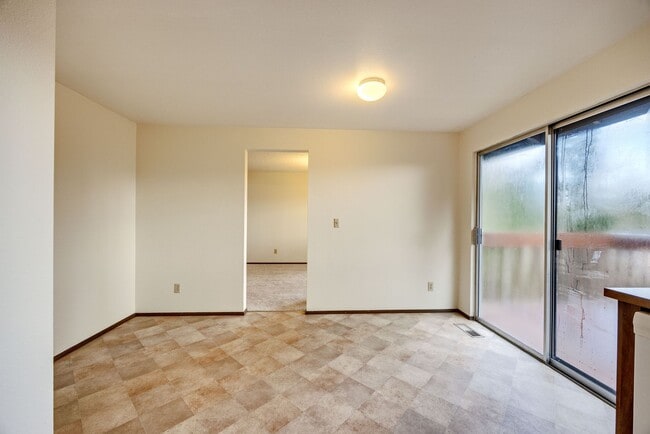 Building Photo - 4617 Basswood Ct SE