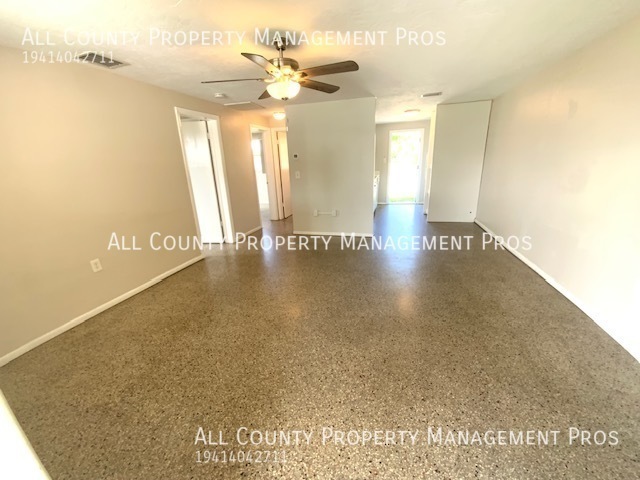 Building Photo - Pet Friendly / Central A/C / Carport / Lau...