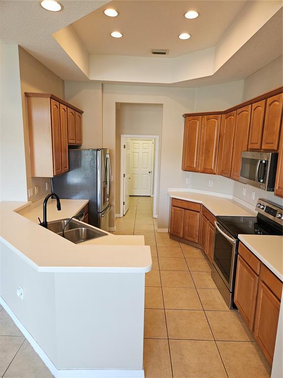 Building Photo - 2010 Tarragon Ln