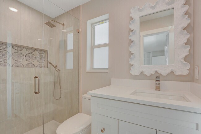 Building Photo - 3898 Holly Dr
