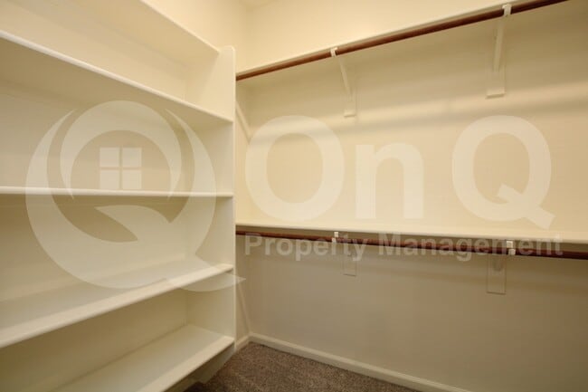 Building Photo - 5420 W Desert Hollow Dr