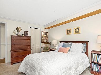 Building Photo - 2 Maple Ridge Dr