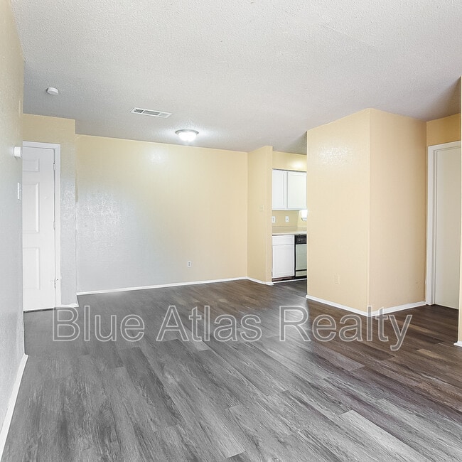Building Photo - 8030 Cambridge Cir