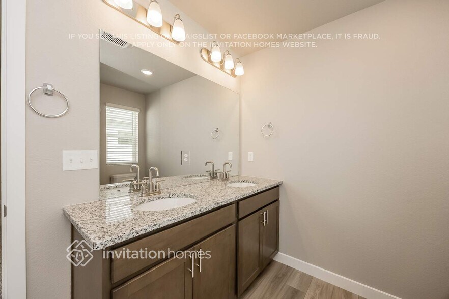 Building Photo - 13573 Arriba Dr