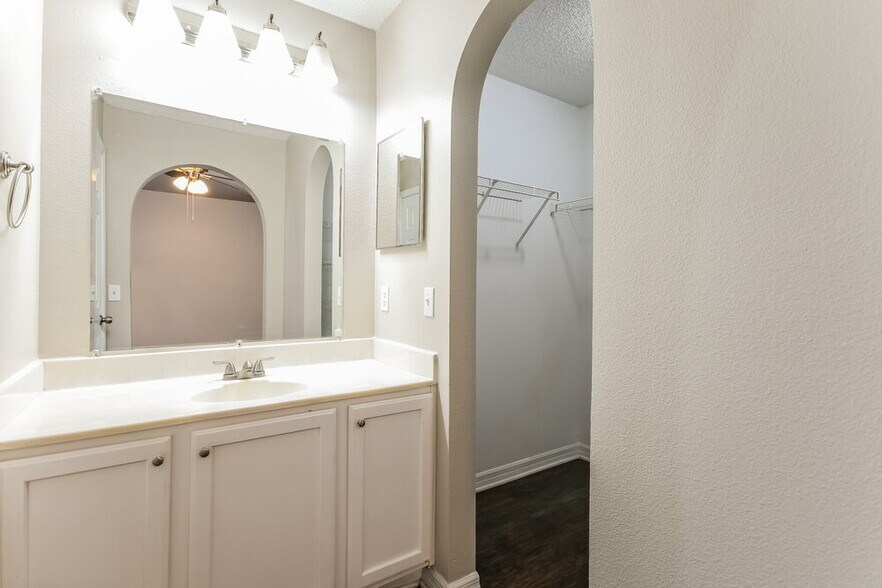 Building Photo - 2688 Whispering Trails Dr