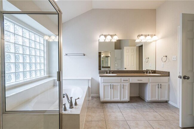 Building Photo - 10608 Sun Tree Cove