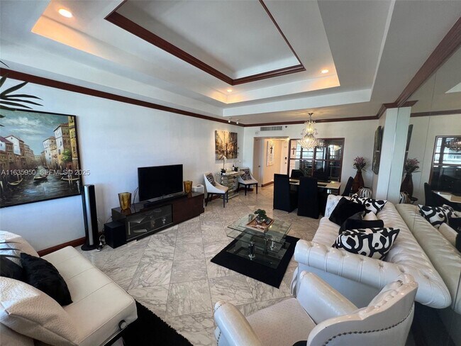 Building Photo - 100 Lincoln Rd