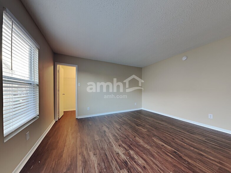Building Photo - 15233 Beam St