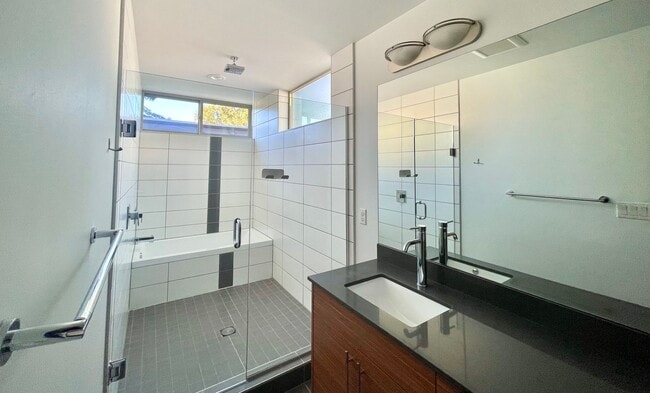 Building Photo - Great Home For Rent