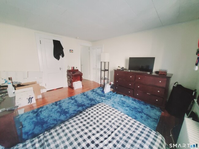 Building Photo - 152 River Rd Ext