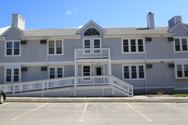 Building Photo - 82 Longview St