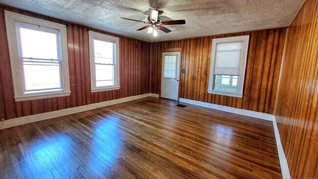 Building Photo - 266 Falls Ave
