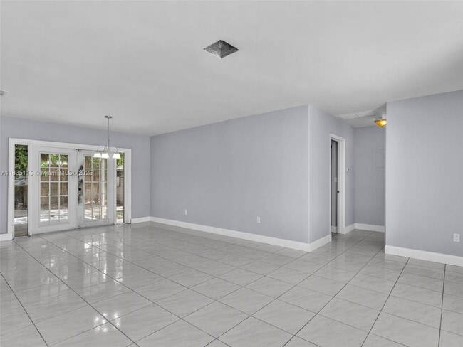 Building Photo - 6525 SW 18th St