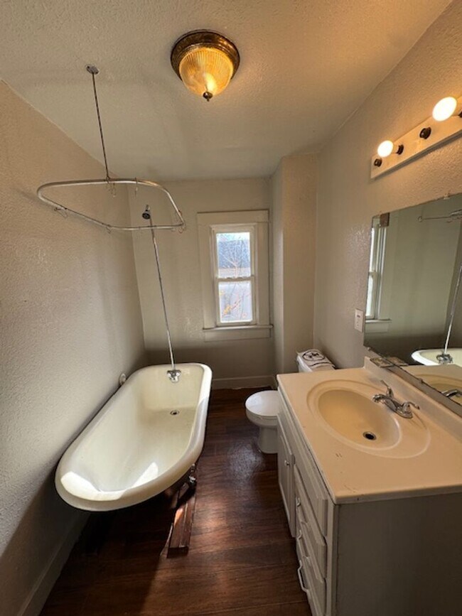 Building Photo - 2813 Hoagland Ave