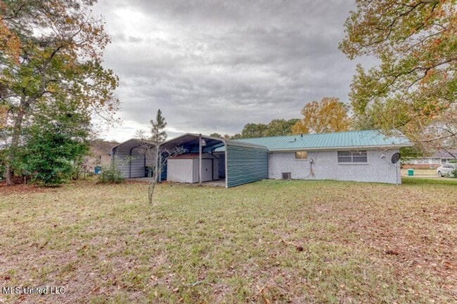 Building Photo - House for Rent