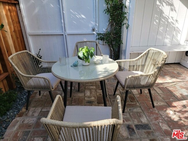 Building Photo - 825 Broadway St