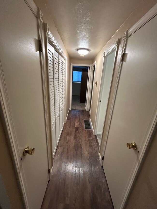 Building Photo - 223 Glenwood Dr