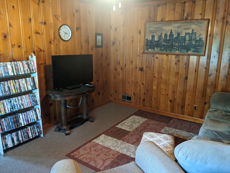 Living room. - 22 McGrath St