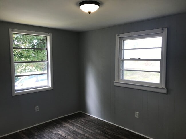 Building Photo - Love the Country Quiet - 2 bed 1 bath home on private country lot