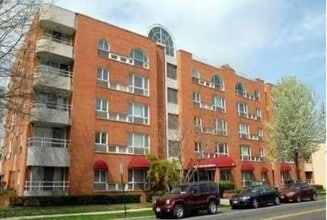 Building Photo - 205 Mineola Blvd
