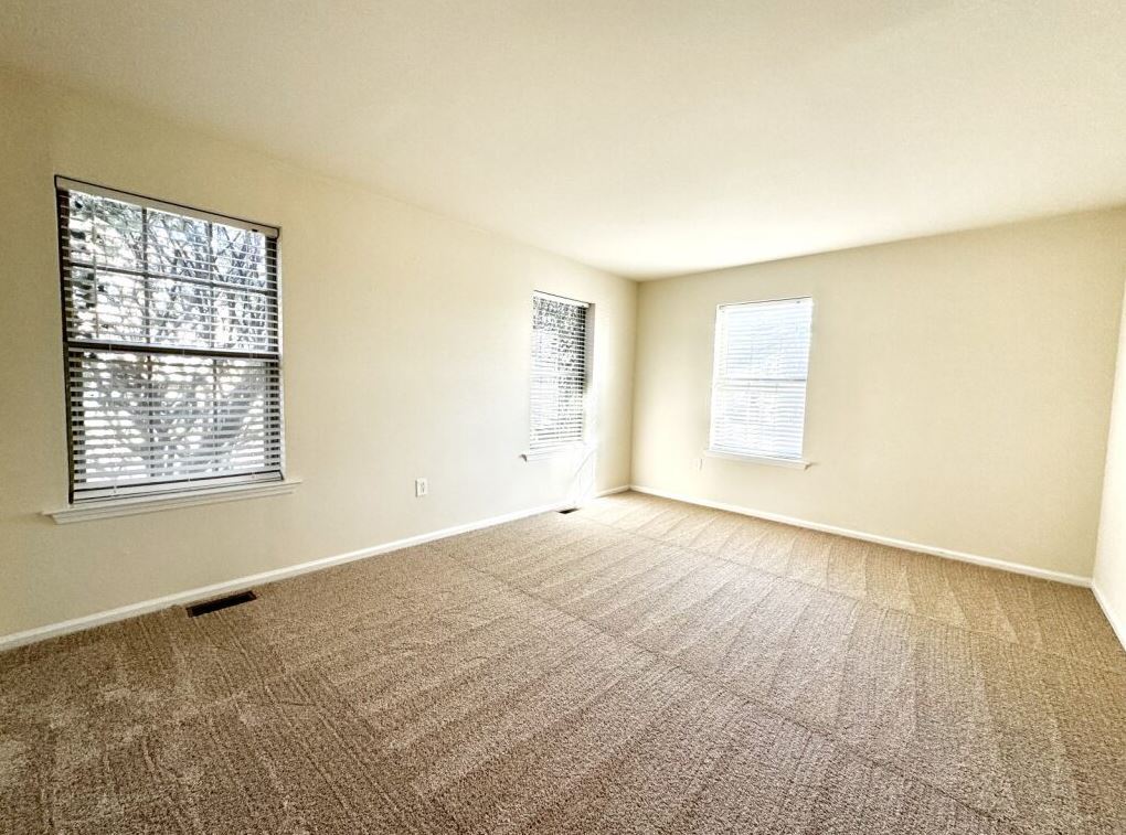 Building Photo - 700 Farmington Ave