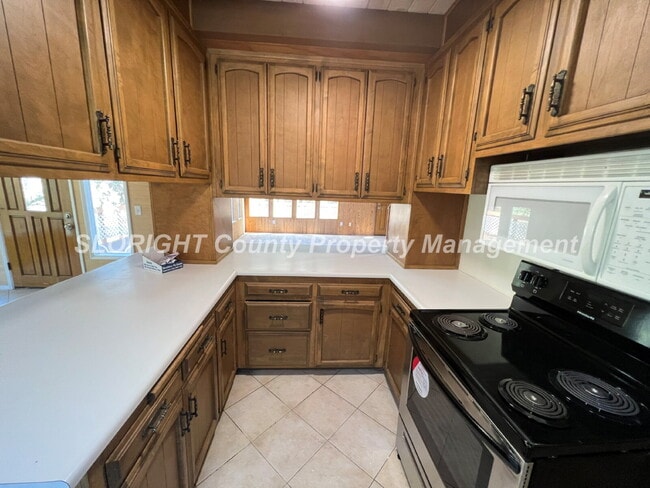 Building Photo - AVAILABLE MAY - Large 4 Bedroom / 3 Bathroom Home in Santa Margarita