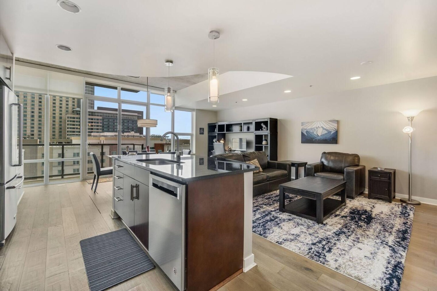 Building Photo - 1500 Champa St