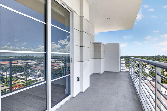 Building Photo - 155 E Boca Raton Rd