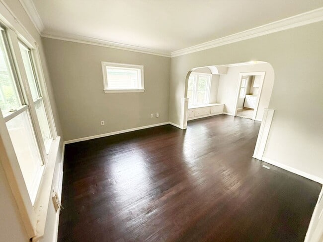 Building Photo - 4 BED 1 BATH SINGLE FAMILY HOME IN MT PLEA...