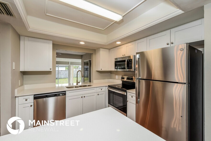 Building Photo - 3527 SE 3rd Ave