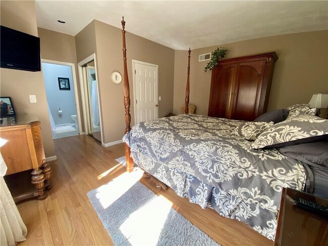 Building Photo - 9 Shadow Brook Ln