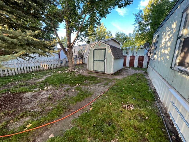 Building Photo - 3 Bed 2 Bath Mobile Home with Fenced Yard ...