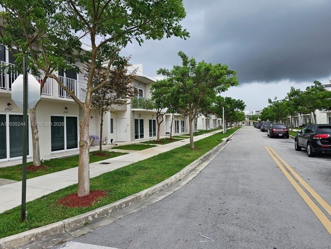 Building Photo - 25806 SW 144th Ct