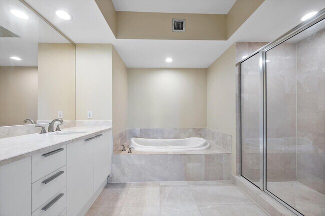 Building Photo - 14951 Royal Oaks Ln