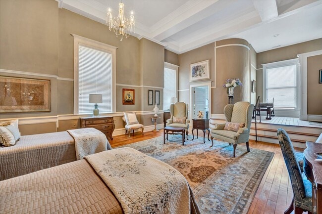 Building Photo - 1025 Church St