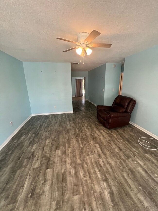 Building Photo - 2/1.5 Duplex in Fisherman's Haven