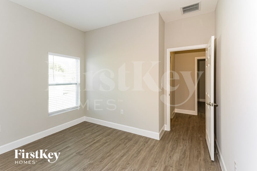 Building Photo - 3171 Fergus Ave